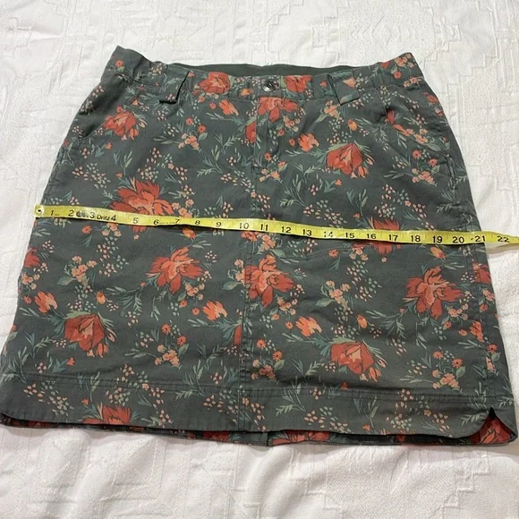 Rootstock Gardening Skort Floral Design Dusty Blue Coral & Pink Pockets Size 10